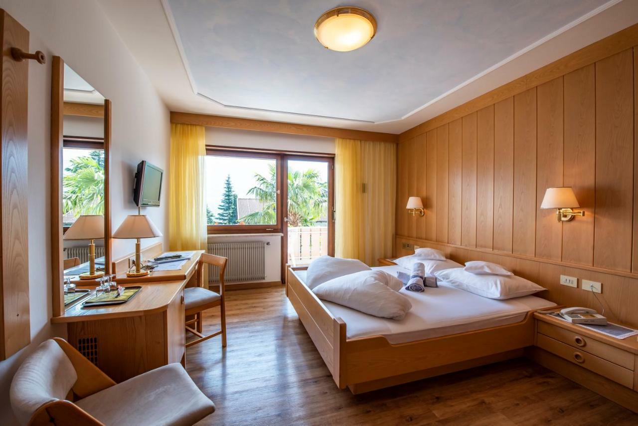 Glanzhof Hotel & Apartments Marlengo Ngoại thất bức ảnh